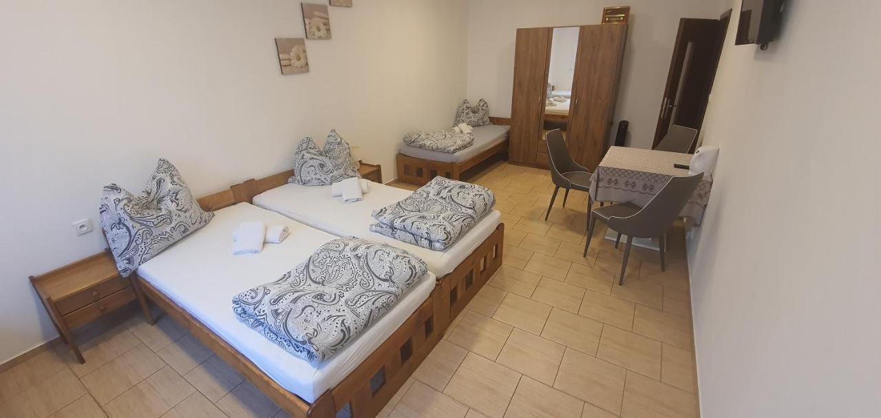 Penzion U Kohoutka Pardubice Luaran gambar